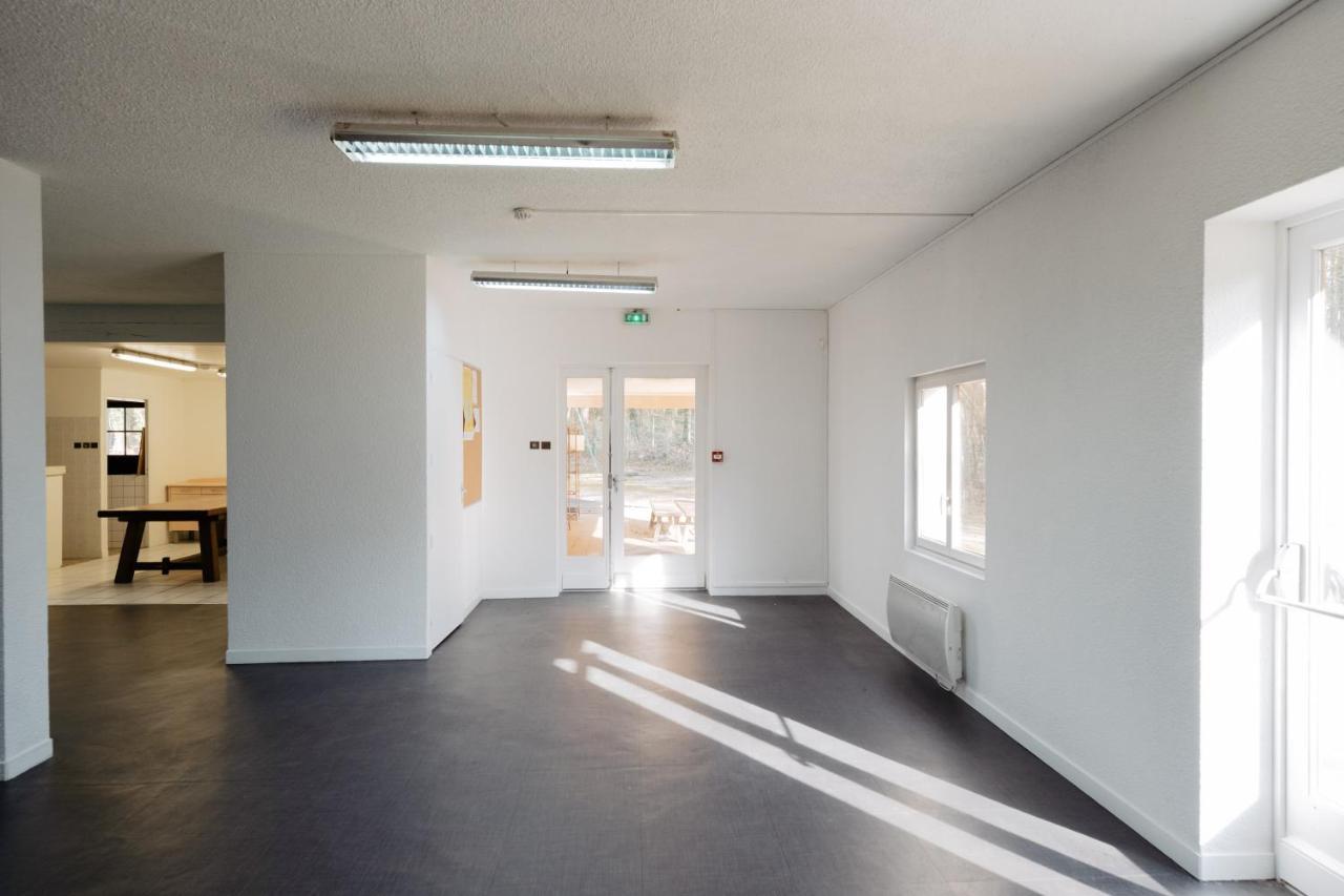La Donaclaudre - Hebergement De Groupe En Pleine Nature, Ideal Pour Tous Vos Sejours ! 63 Couchages - 2 Grandes Salles - Salle De Jeux - Cuisine Professionnelle - Accessible Facilement - Localisation Attractive -Proche Paris & Disney Saint-Augustin  Esterno foto